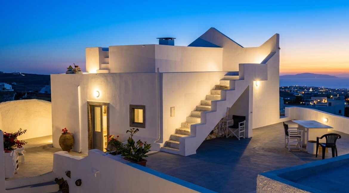 Traditional House for Sale in Finikia Santorini