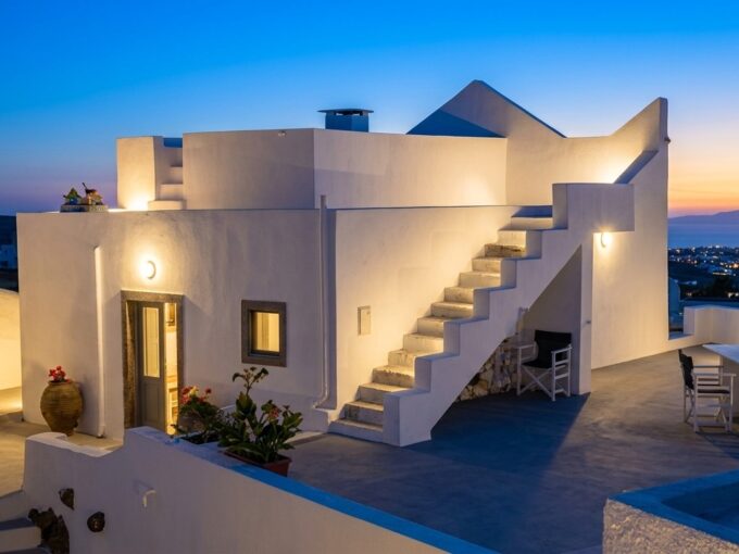 Traditional House for Sale in Finikia Santorini