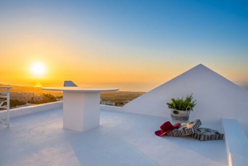 Traditional House for Sale in Finikia Santorini 1