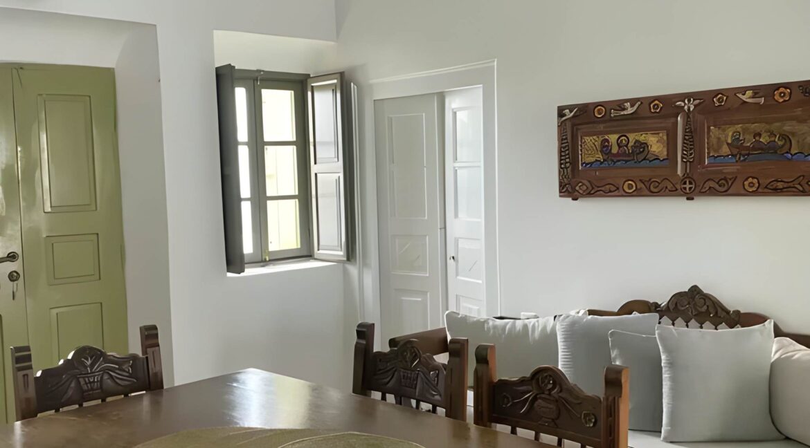Traditional House for Sale in Finikia Santorini 21