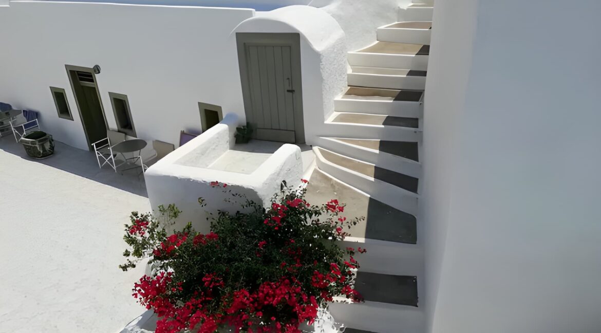 Traditional House for Sale in Finikia Santorini 3