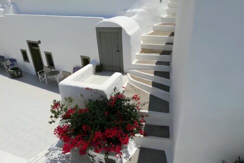 Traditional House for Sale in Finikia Santorini 3