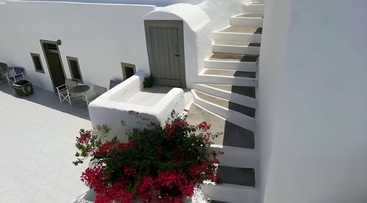 Traditional House for Sale in Finikia Santorini 6