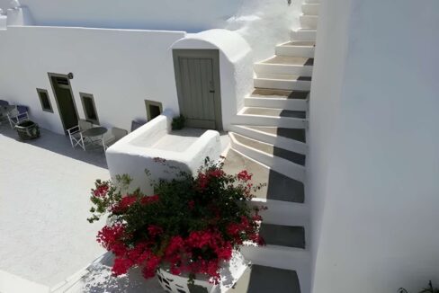 Traditional House for Sale in Finikia Santorini 6