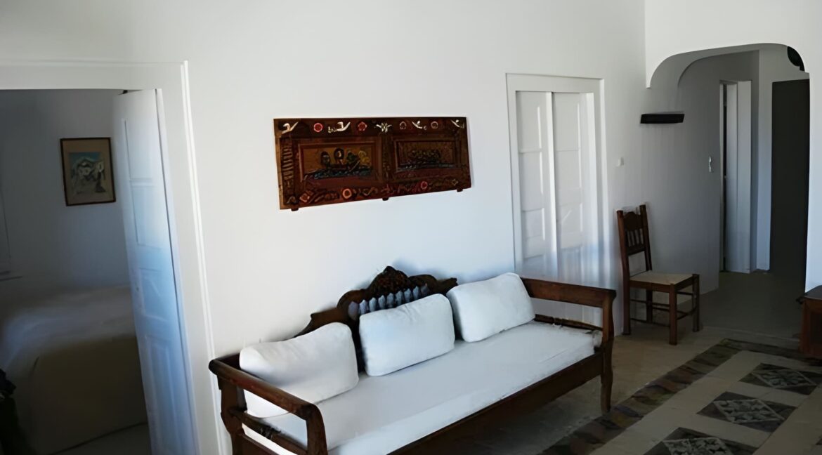 Traditional House for Sale in Finikia Santorini 8