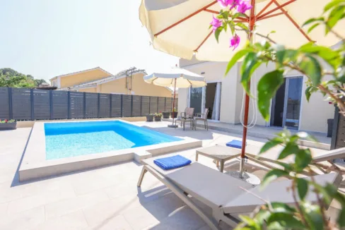 Small Villa for sale Corfu