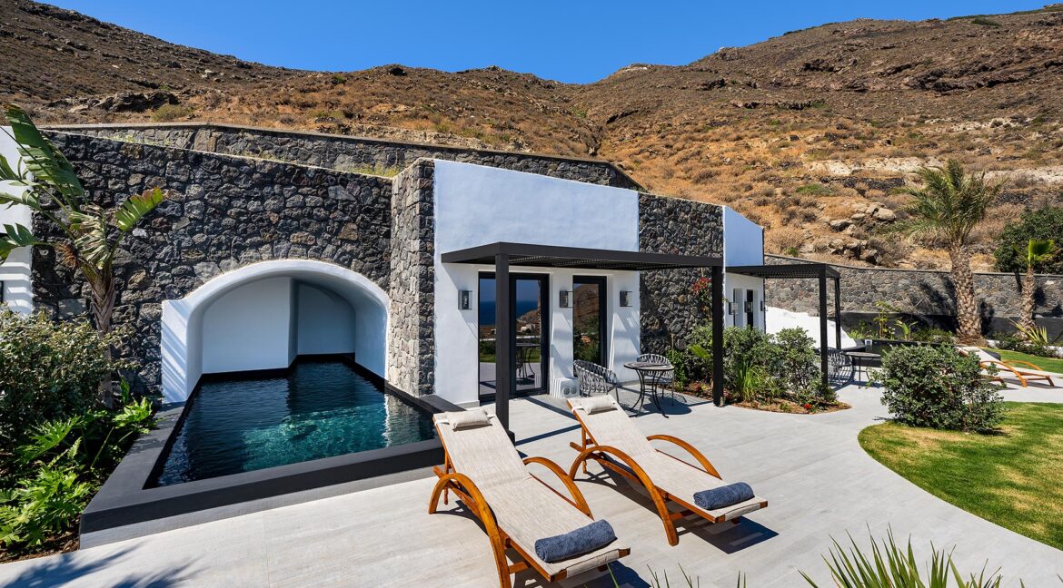Beautiful Sea View Villa for Sale in Santorini 4