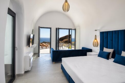 Beautiful Sea View Villa for Sale in Santorini 5