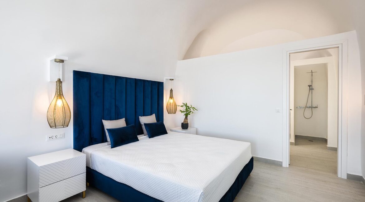 Beautiful Sea View Villa for Sale in Santorini 7