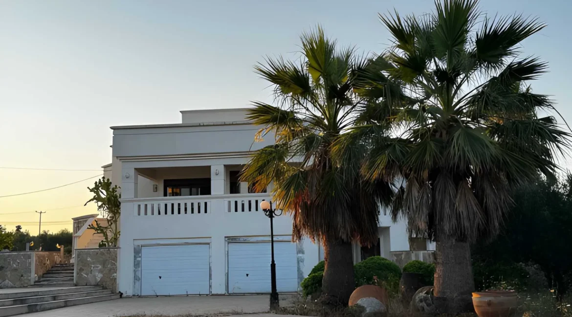 Listing photograph 6 of 31 of the house in Akrotiri, published by Greek Exclusive Properties.