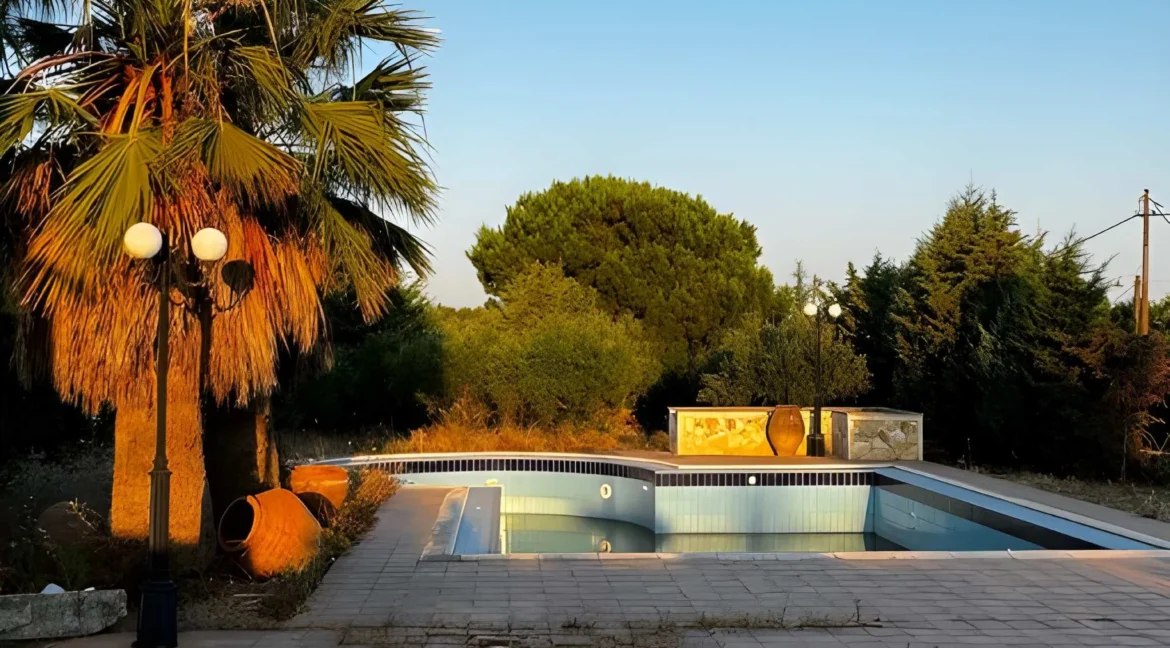 Listing photograph 2 of 31 of the house in Akrotiri, published by Greek Exclusive Properties.