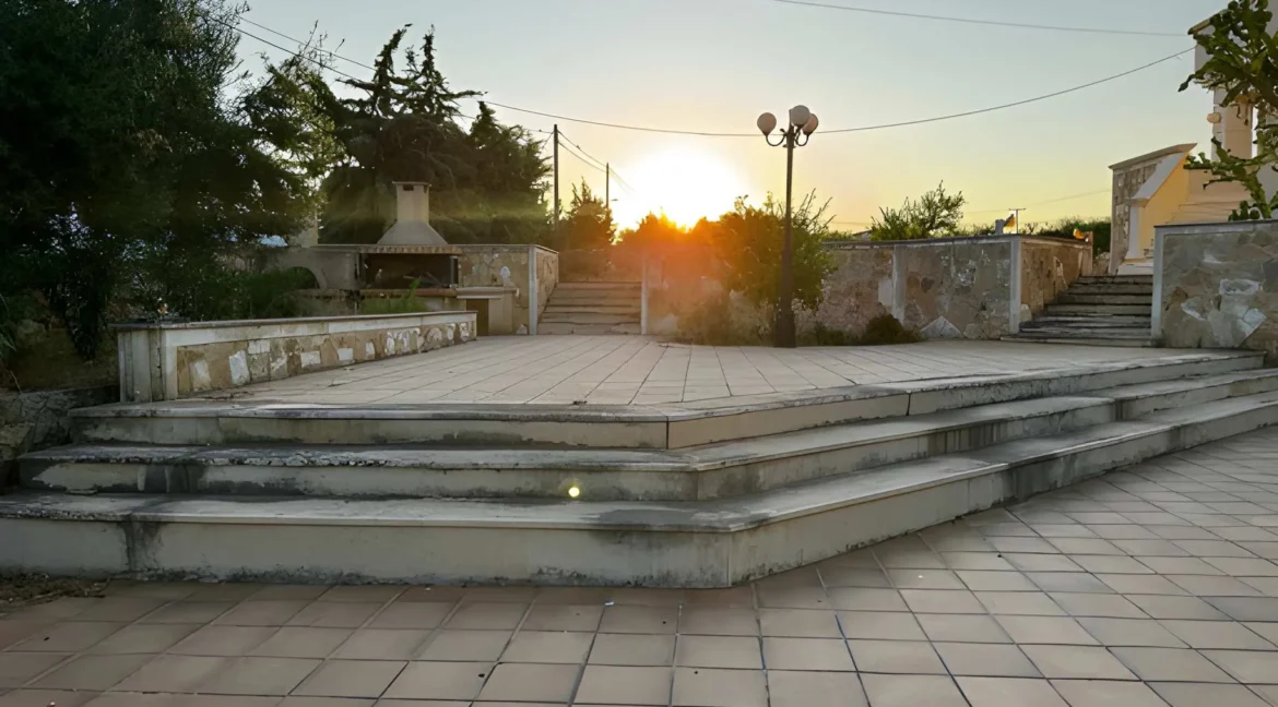 Listing photograph 8 of 31 of the house in Akrotiri, published by Greek Exclusive Properties.