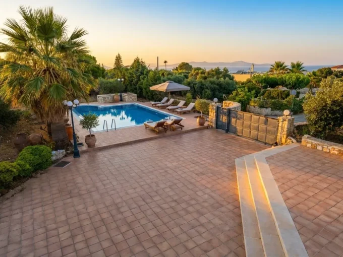 Estate with Pool for sale — Agios Mattheos, Akrotiri