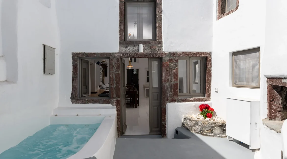 Property for sale Santorini Oia 14