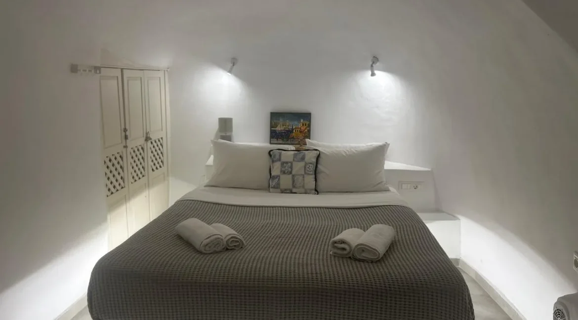Property for sale Santorini Oia 9