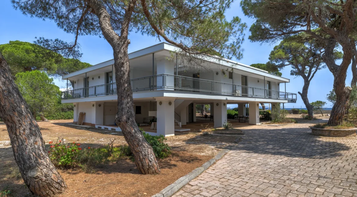 Luxury Beachfront Villa in Athens in East Attica, Schinias