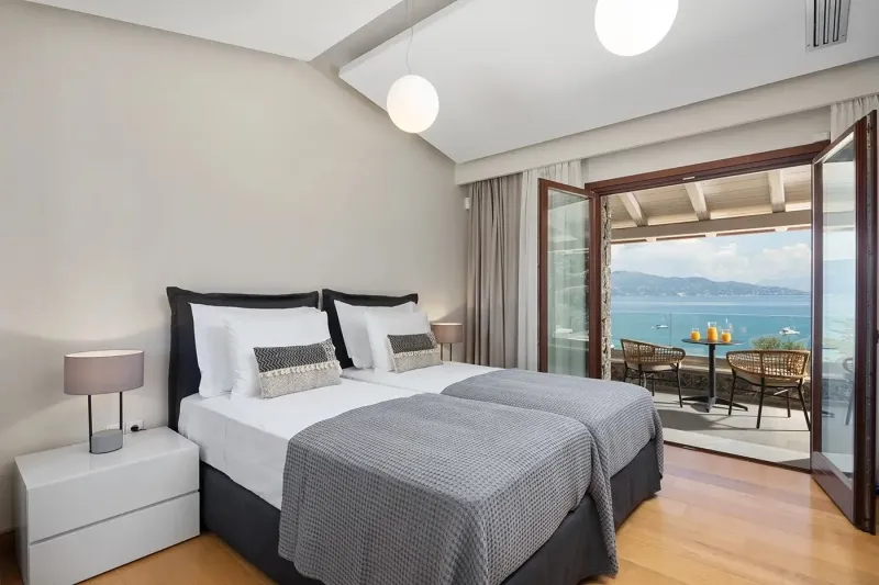 villa-300-sq-m-for-sale_03