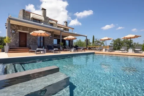 villa-300-sq-m-for-sale_08