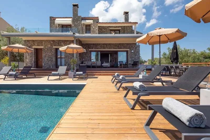 villa-300-sq-m-for-sale_09