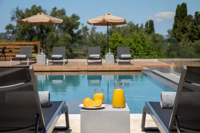 villa-300-sq-m-for-sale_10