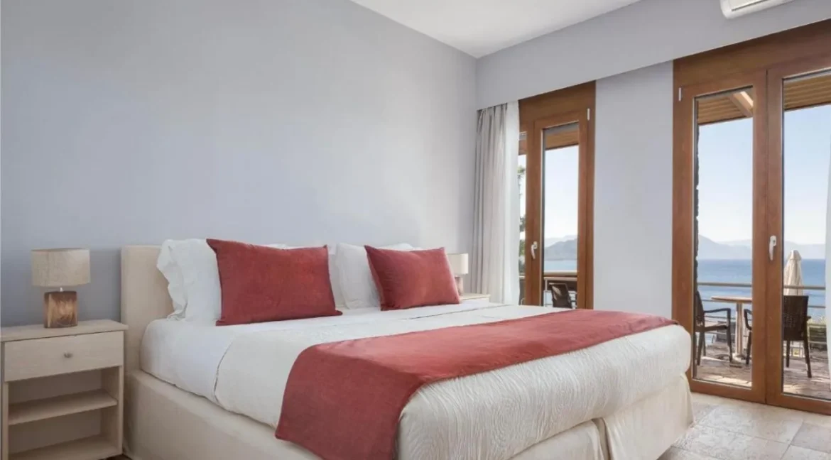 Villa by the sea in Aegina for sale
