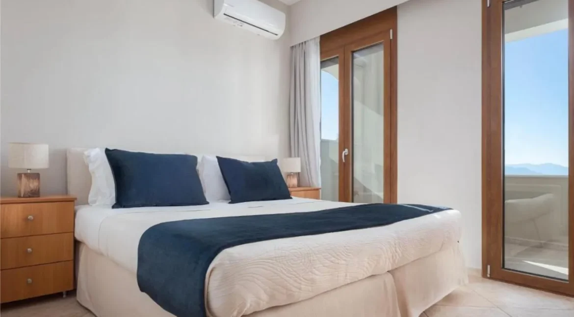 Villa by the sea in Aegina for sale