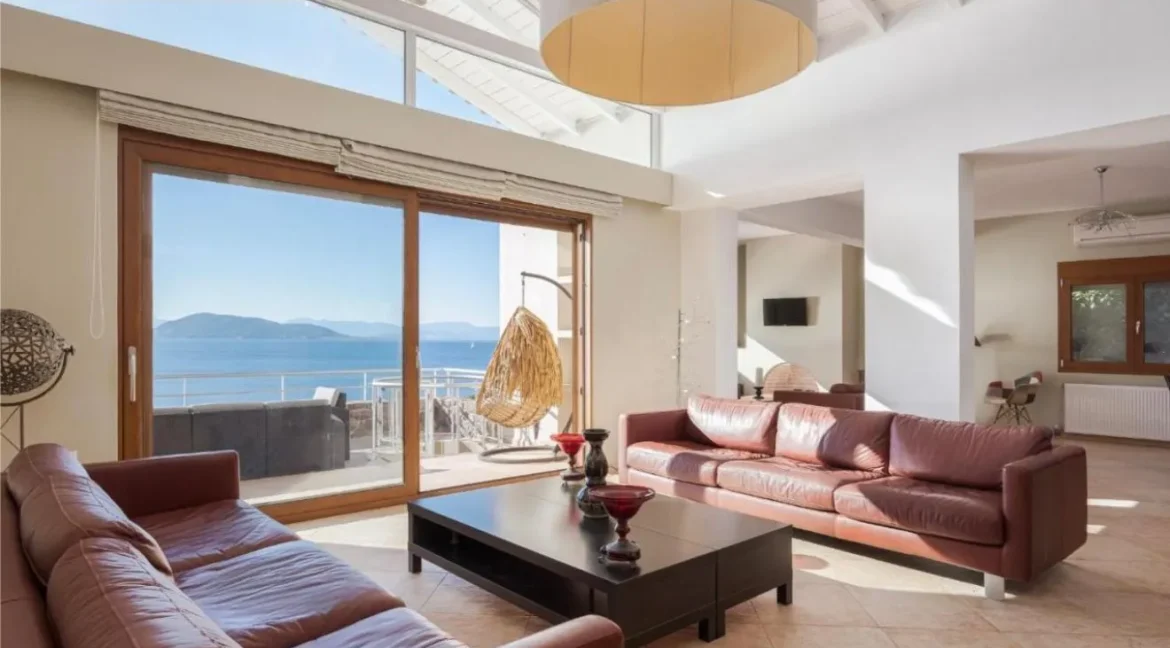 Villa by the sea in Aegina for sale