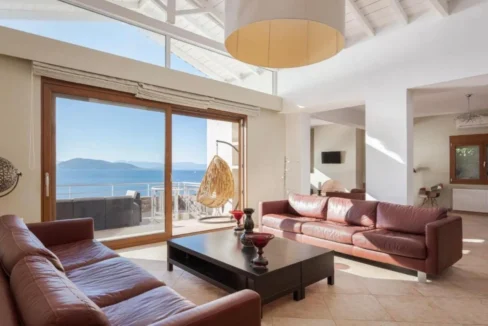 Villa by the sea in Aegina for sale