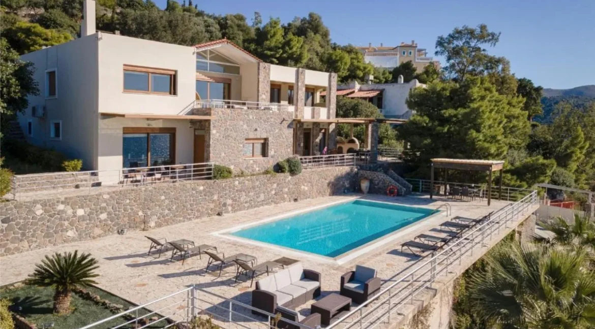Villa by the sea in Aegina for sale