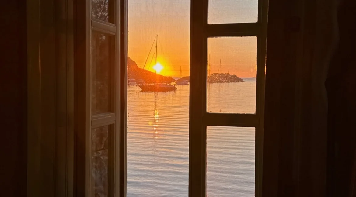 1900xxs_exceptional-waterfront-estate-on-grikos-_26