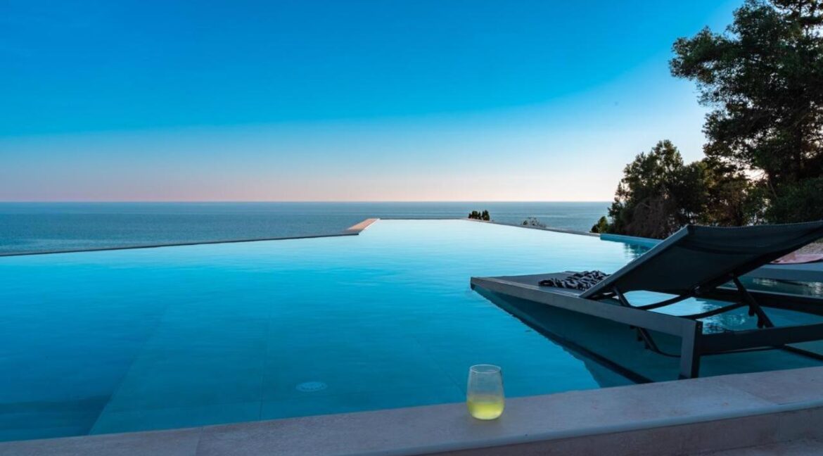 Beachfront Villa in Corfu for sale 22