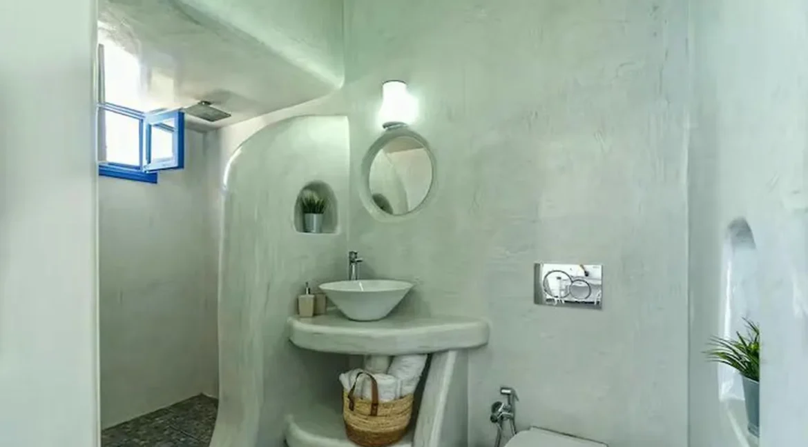 Traditional Santorini Duplex for sale in Santorini, Emporio Village 15