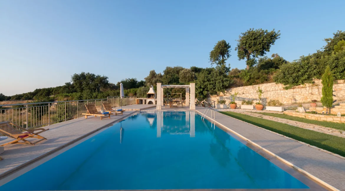 a-rare-inland-sanctuary-in-crete-peacefu_01