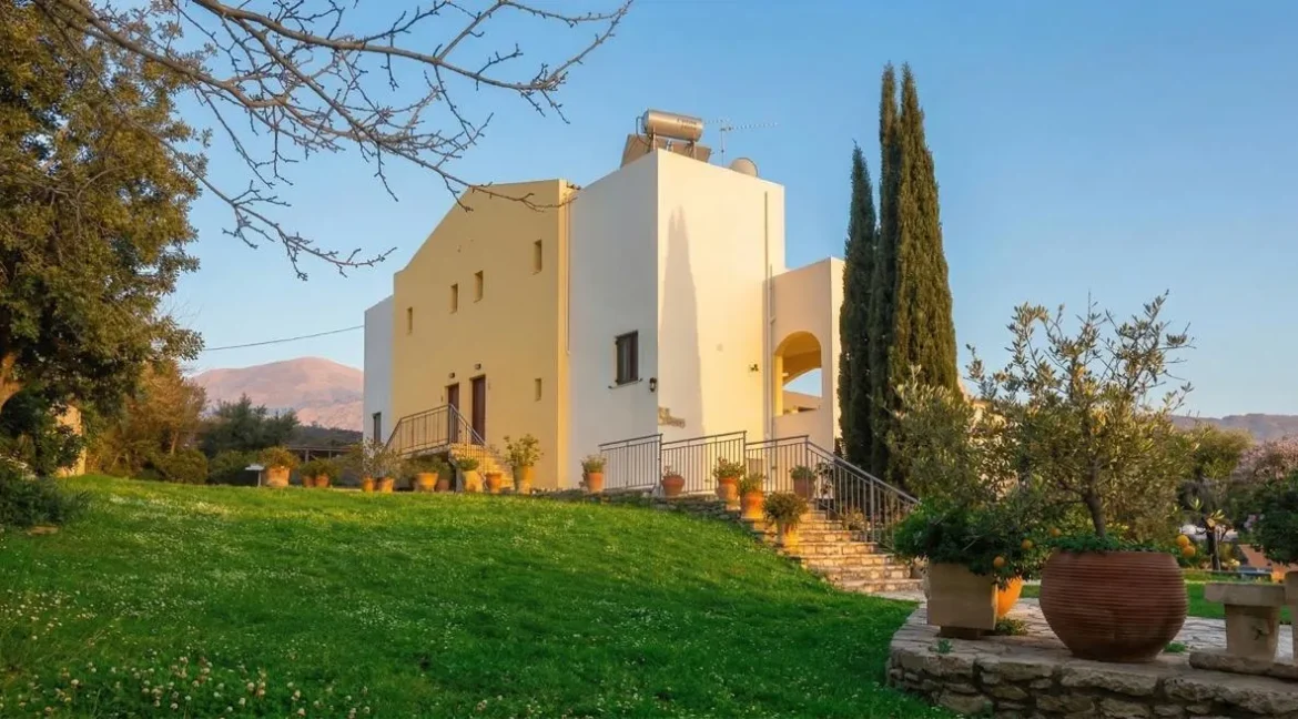 a-rare-inland-sanctuary-in-crete-peacefu_14