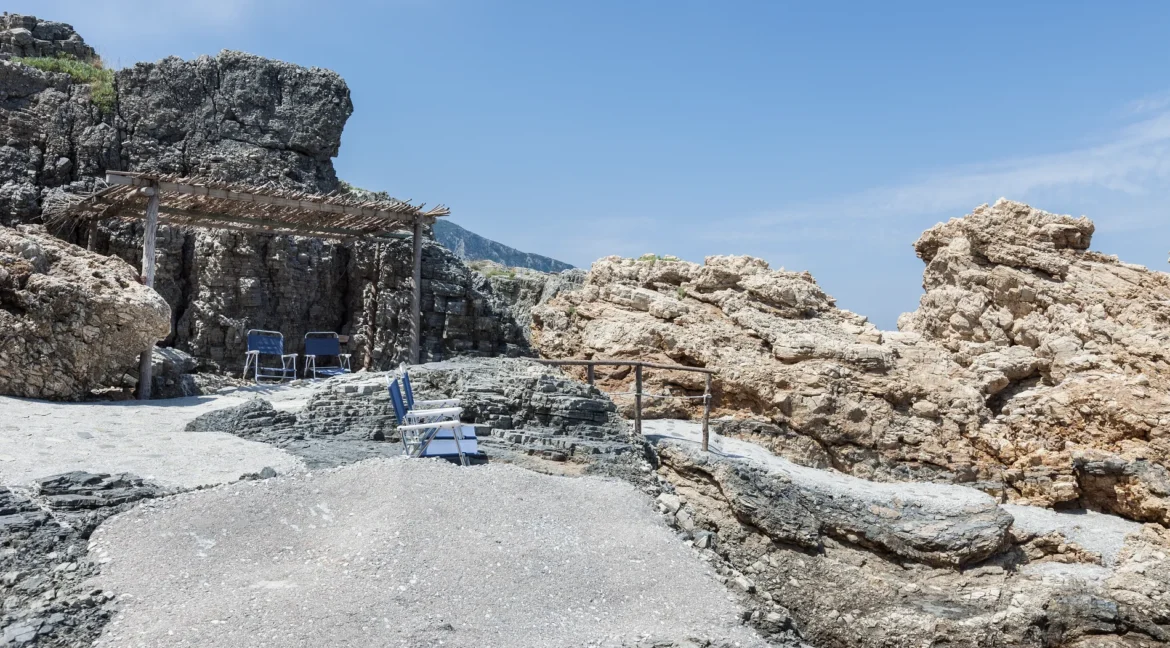 a-seafront-sanctuary-of-heritage-and-har_12