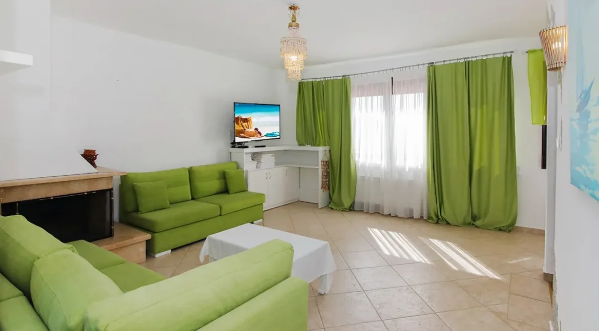 a-unique-villa-180-sq-m-with-panoramic-v_02