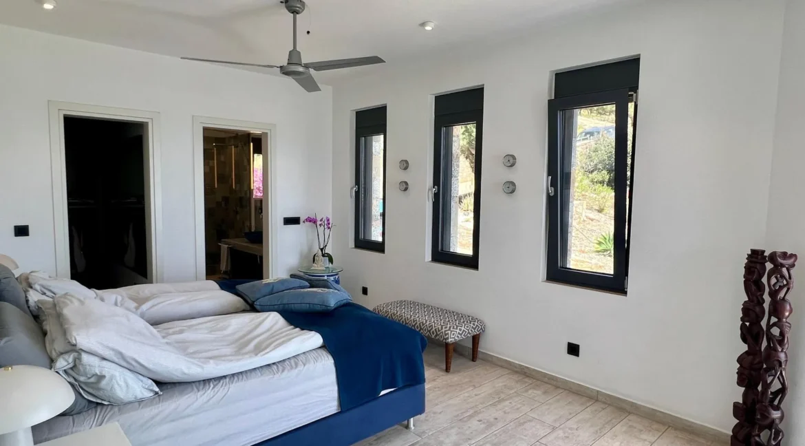 luxury-villa-above-elounda-with-panorami_39