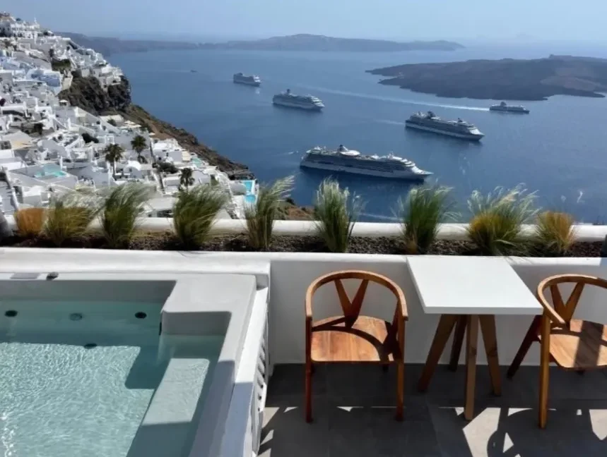 rare-luxury-hotel-for-sale-in-santorini-_04