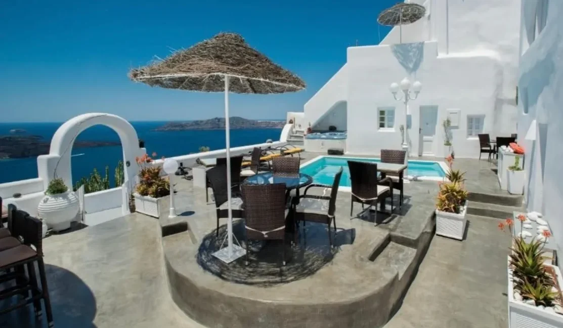 rare-luxury-hotel-for-sale-in-santorini-_06