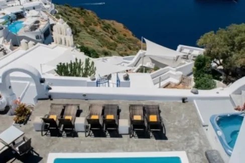 rare-luxury-hotel-for-sale-in-santorini-_07