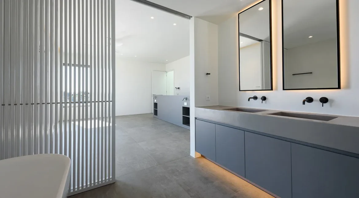 Luxurious Beachfront Property on Antiparos island