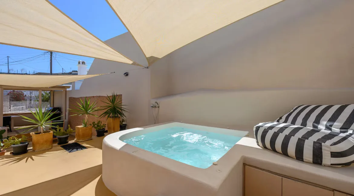 Listing photograph 7 of 29 of the house in Mesaria, published by Greek Exclusive Properties.