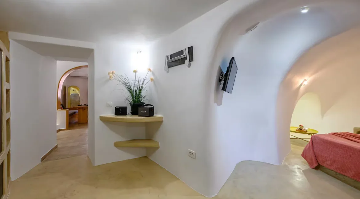 Listing photograph 17 of 29 of the house in Mesaria, published by Greek Exclusive Properties.
