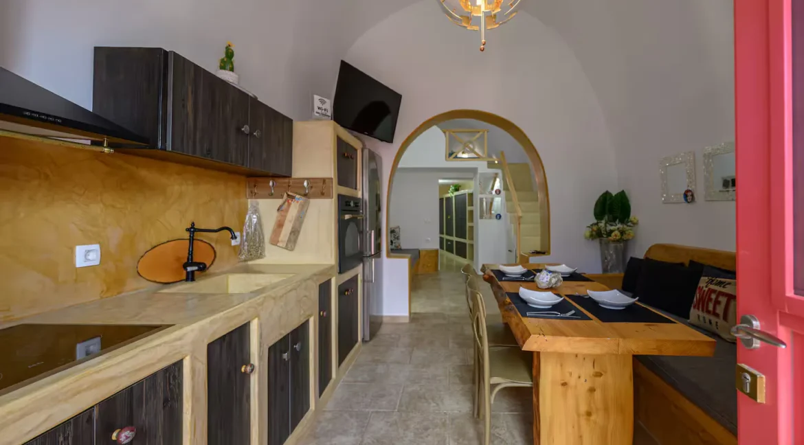 Listing photograph 21 of 29 of the house in Mesaria, published by Greek Exclusive Properties.