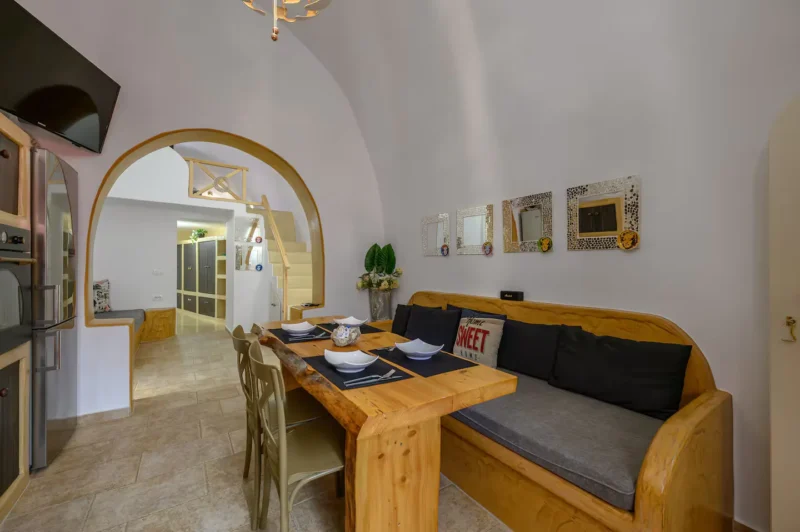 Traditional Cave House for sale Santorini — Mesaria