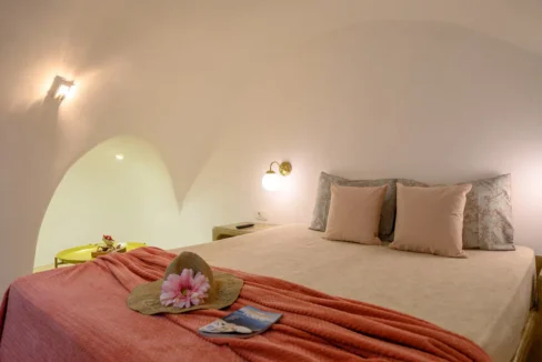 Traditional Cave House for sale Santorini — Mesaria 4