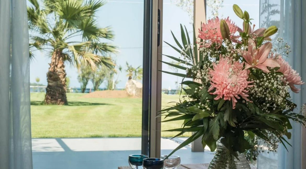 Beachfront Villa with Garden Sithonia — Halkidiki 1