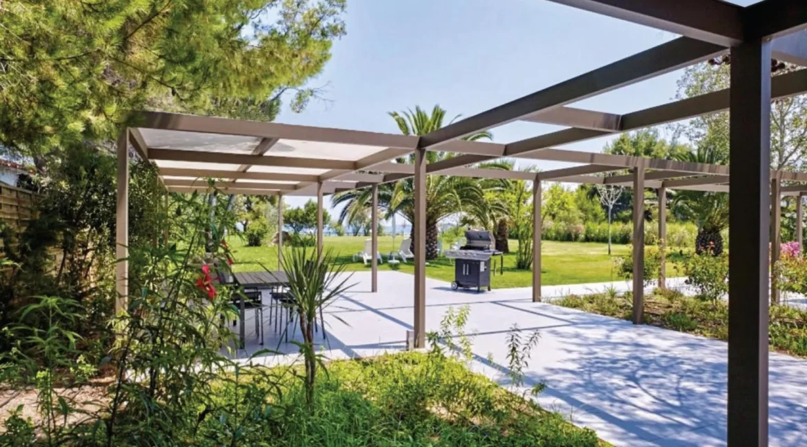 Beachfront Villa with Garden Sithonia — Halkidiki 11