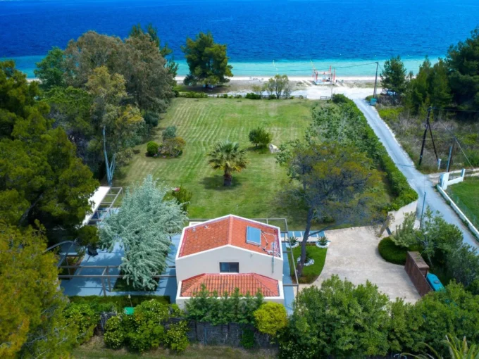 Beachfront Villa with Garden Sithonia — Halkidiki