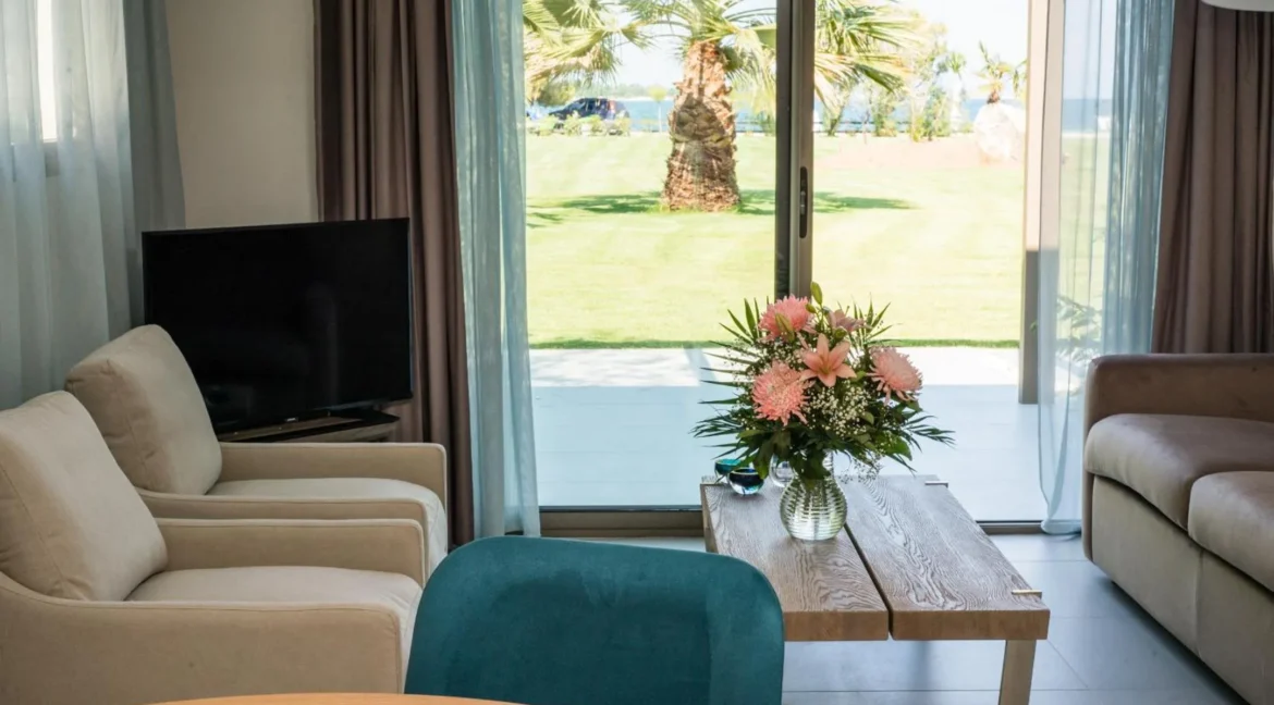 Beachfront Villa with Garden Sithonia — Halkidiki 6